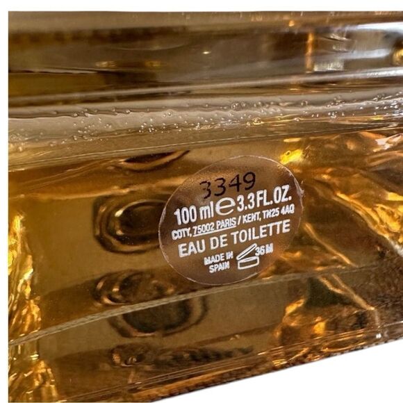 Burberry Hero Eau de Toilette - Strength, Sophistication & Timeless Appe… - Picture 7 of 17